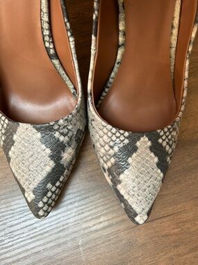 SM New York Pointed-Toe Snake-Print Heels in Beige and Gray